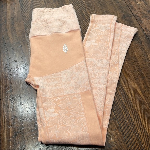 FREE PEOPLE Good Karma Textured Sports Bra & Leggings NWOT - Picture 3 of 8